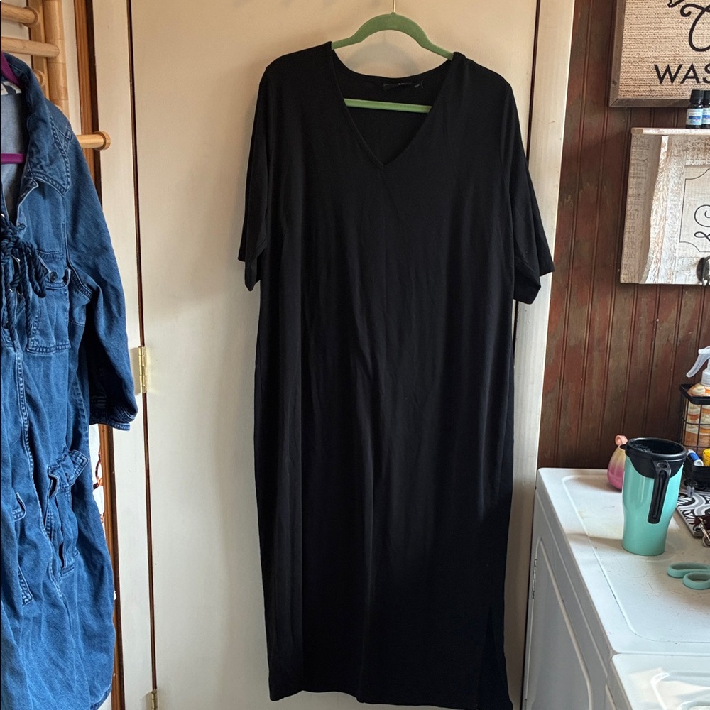 Classic Black V-Neck Midi Dress - Comfortable Everyday Style